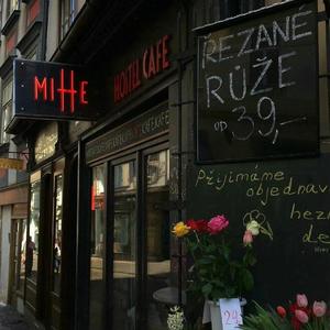 帮我找那种做爱情那种视频的男的一个女的做爱情那种视频
